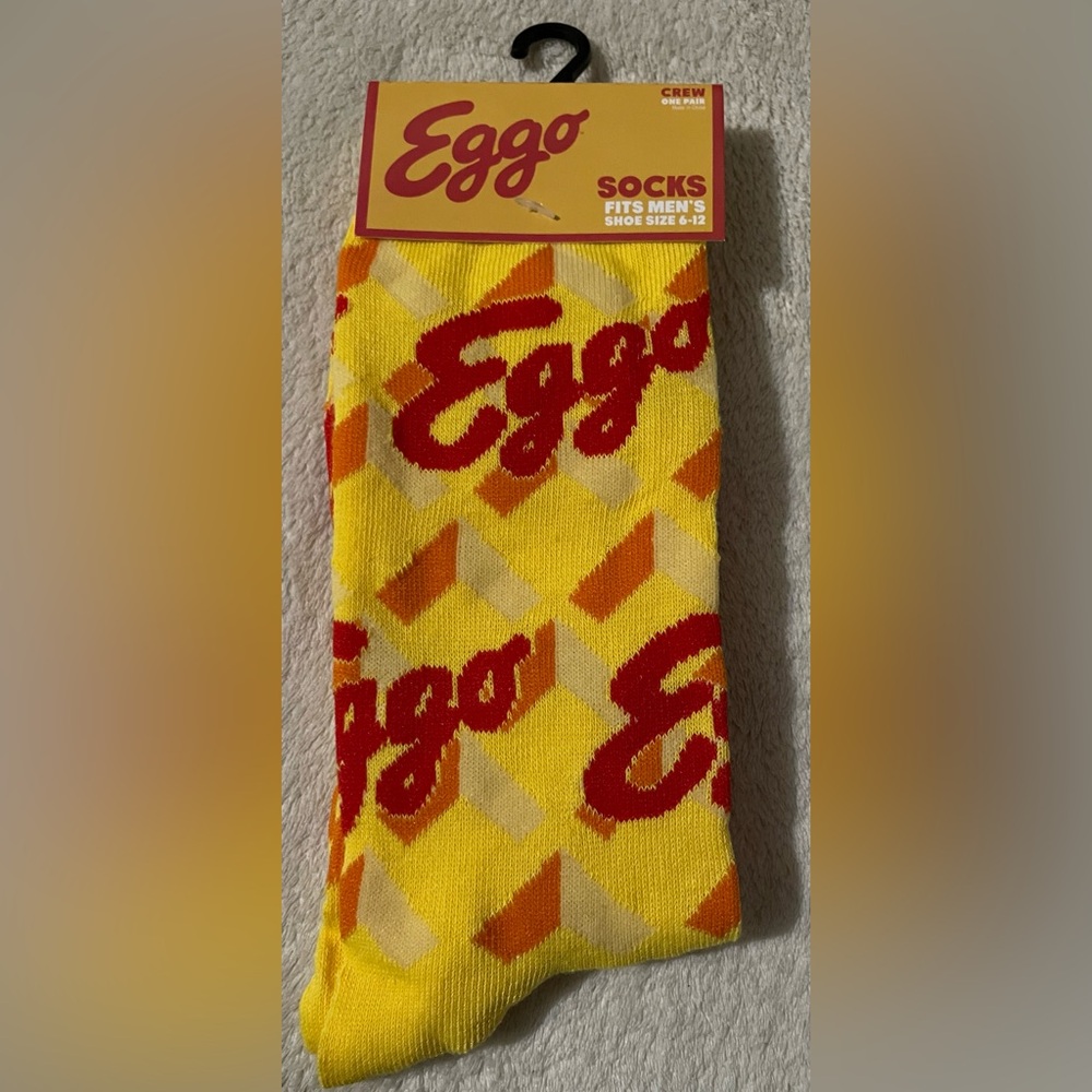 Men’s  / Unisex novelty socks Eggo (Rare)!! . Fits shoe size 6-12 NWT